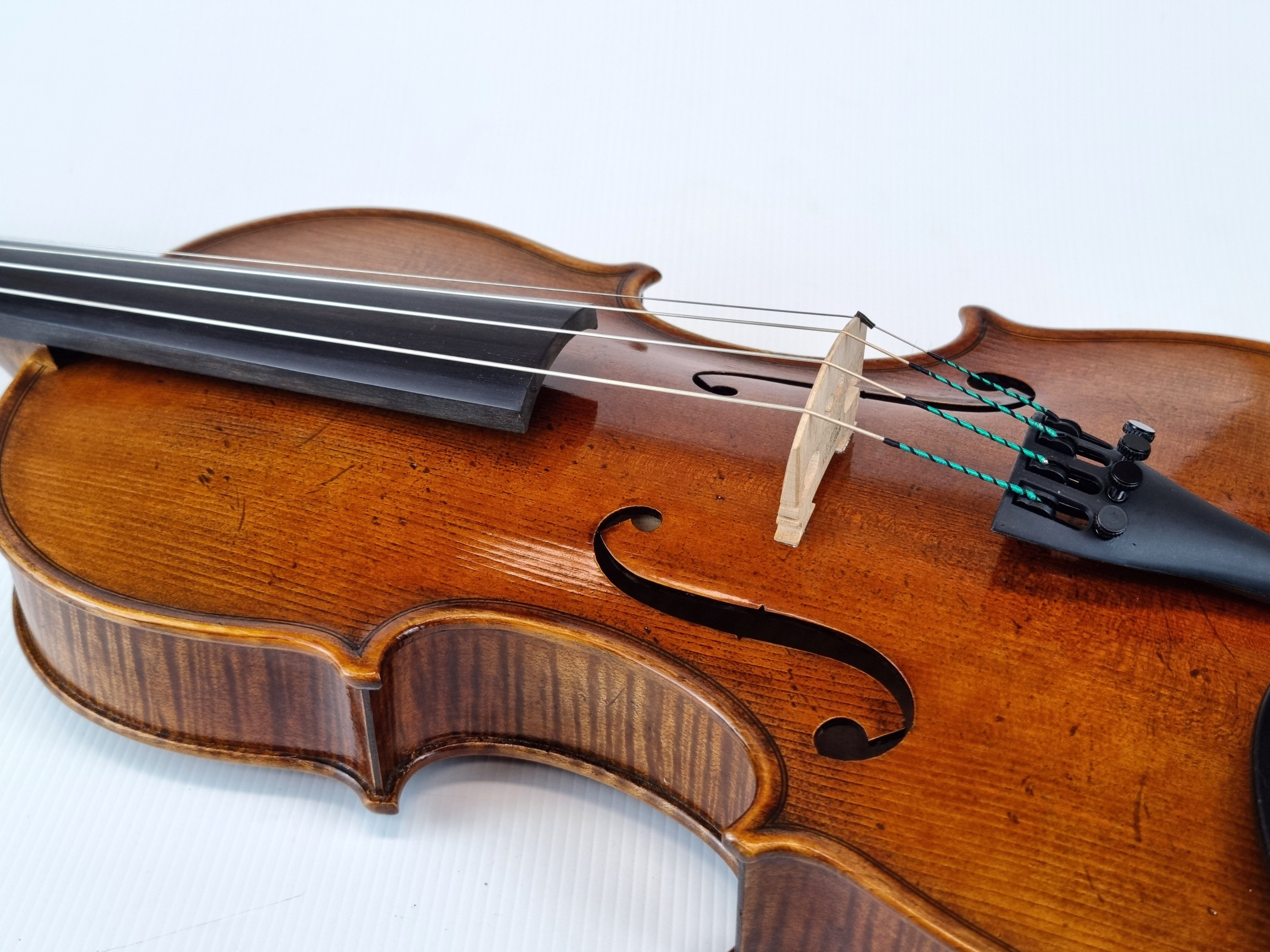 Luthier - 6 Viola