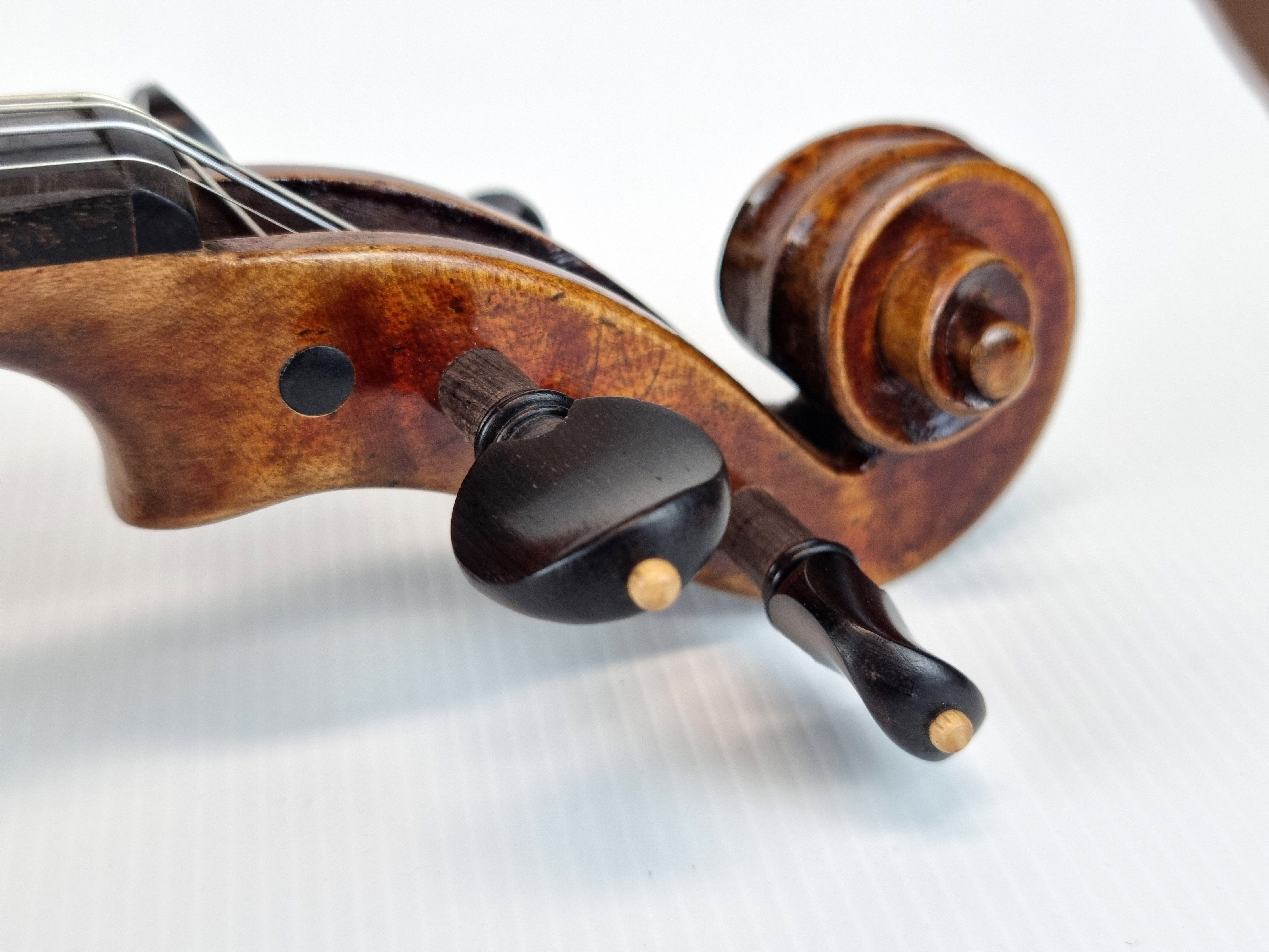 Luthier - 6 Violin