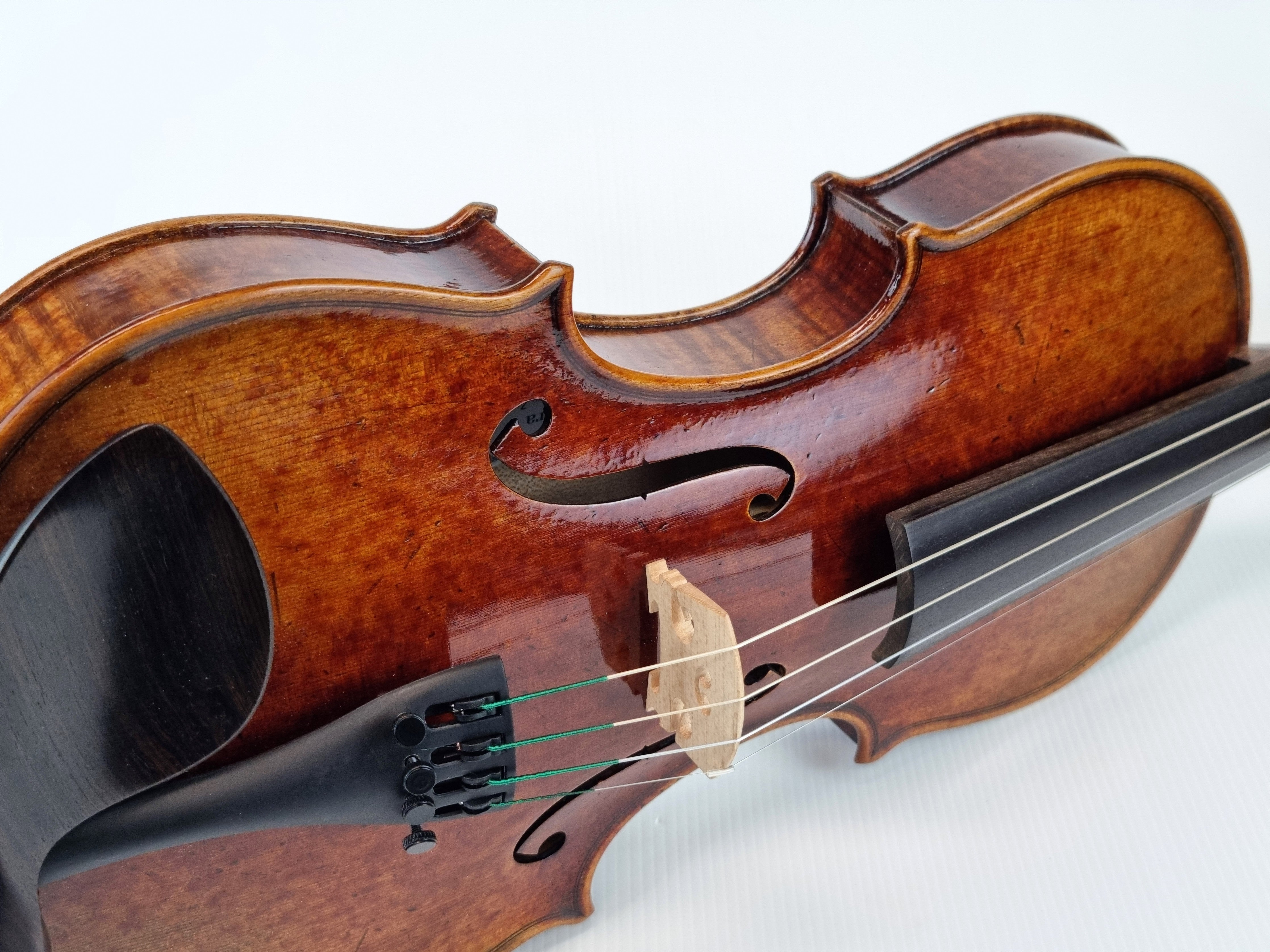 Luthier - 6 Violin